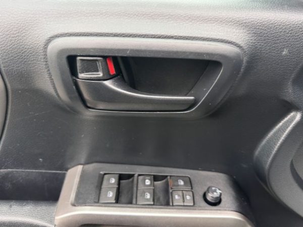 2019 Toyota Tacoma - CREW CAB PICKUP 4-DR - Image 21