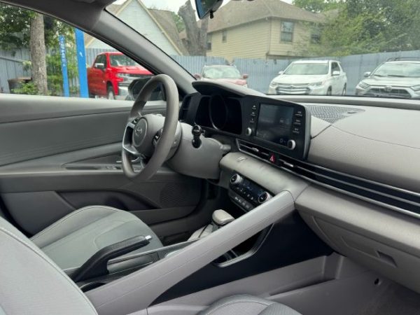 2021 Hyundai Elantra - Sedan - Image 11
