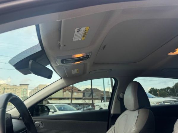 2021 Hyundai Elantra - Sedan - Image 21