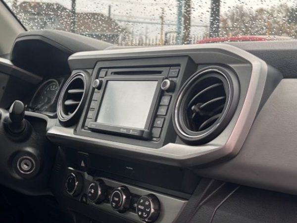 2019 Toyota Tacoma - CREW CAB PICKUP 4-DR - Image 11
