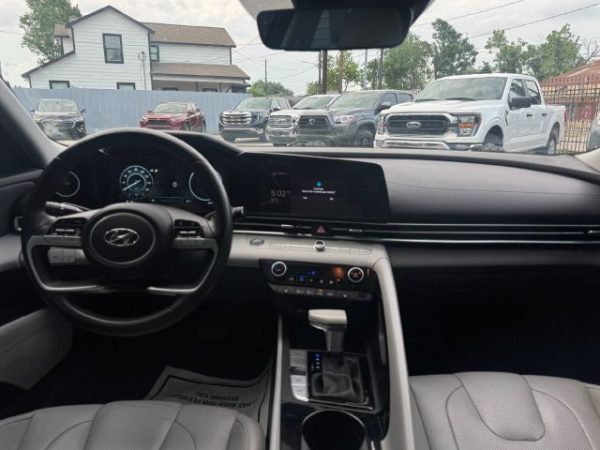 2021 Hyundai Elantra - Sedan - Image 19