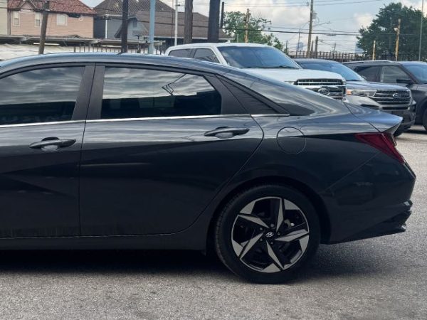 2021 Hyundai Elantra - Sedan - Image 10