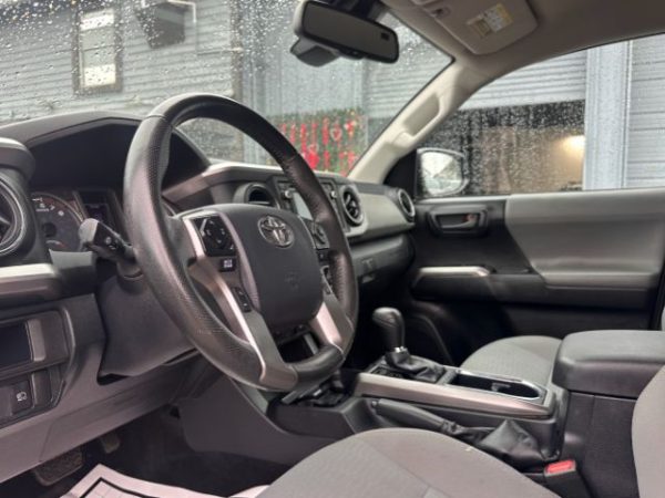 2019 Toyota Tacoma - CREW CAB PICKUP 4-DR - Image 13