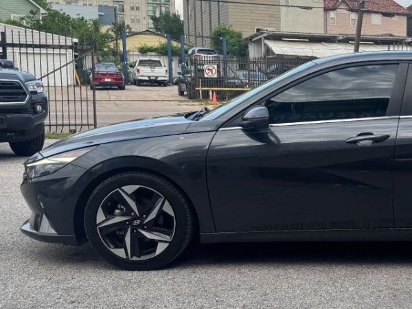 2021 Hyundai Elantra - Sedan - Image 9