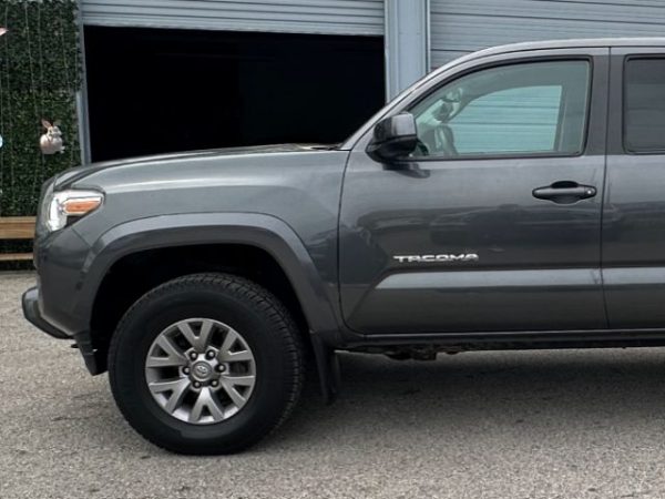 2019 Toyota Tacoma - CREW CAB PICKUP 4-DR - Image 8