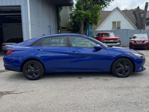 2021 Hyundai Elantra - Sedan - Image 4