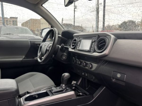 2019 Toyota Tacoma - CREW CAB PICKUP 4-DR - Image 20