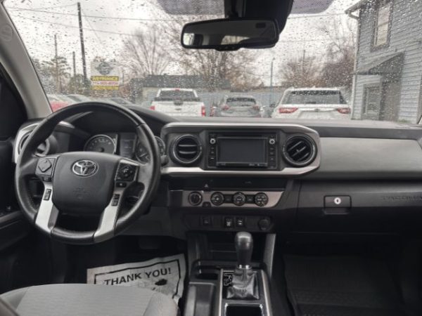 2019 Toyota Tacoma - CREW CAB PICKUP 4-DR - Image 22
