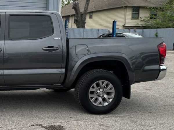 2019 Toyota Tacoma - CREW CAB PICKUP 4-DR - Image 9