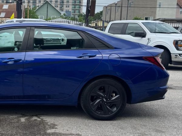 2021 Hyundai Elantra - Sedan - Image 10